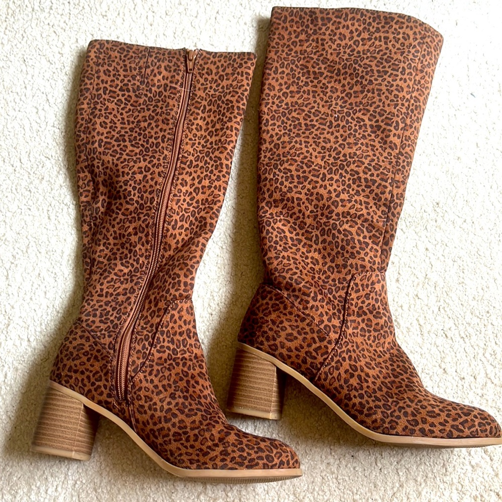 Knee length leopard boots